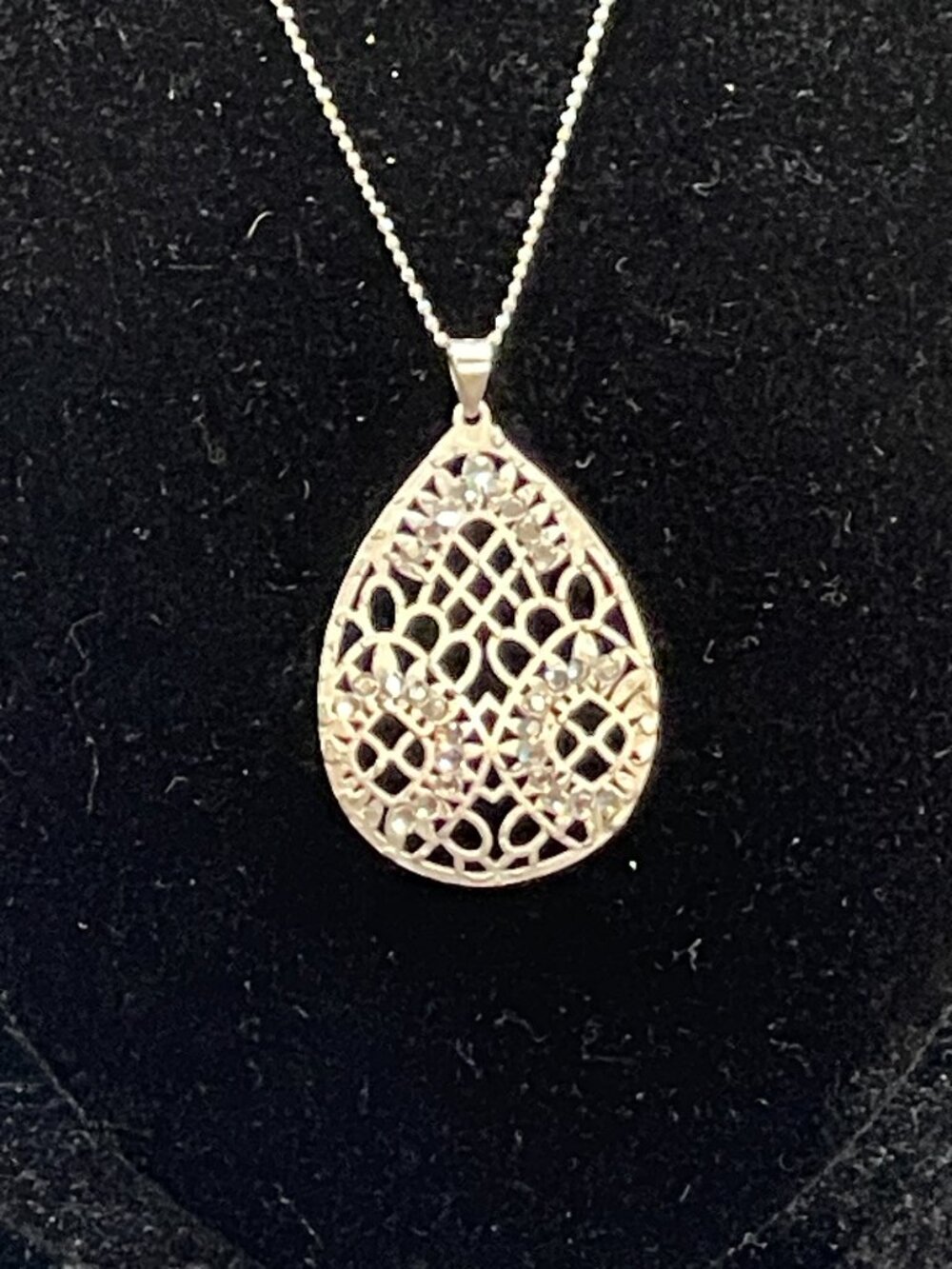 Vintage Sterling Silver Filigree Oval Tear Drop Pendant Necklace